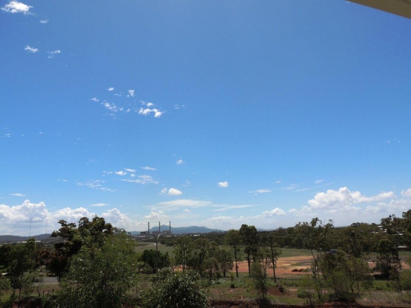 15 Stewart Street, West Gladstone QLD 4680