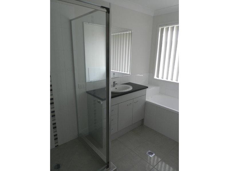 1 Springbrook Terrace, New Auckland QLD 4680