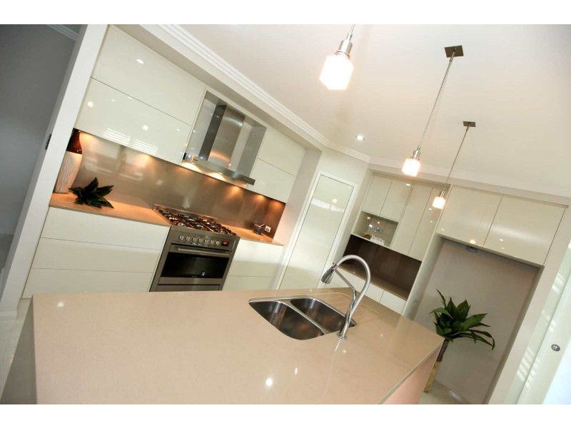 3 Lavender Blvd, Kirkwood QLD 4680