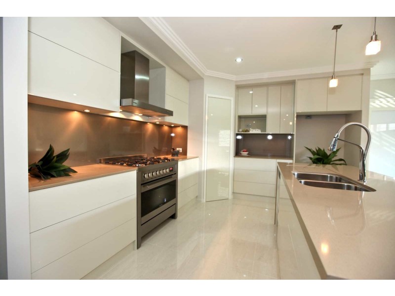 3 Lavender Blvd, Kirkwood QLD 4680
