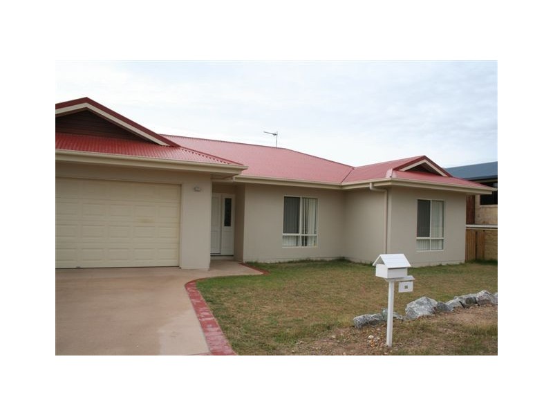 16 Viewpoint Way, New Auckland QLD 4680