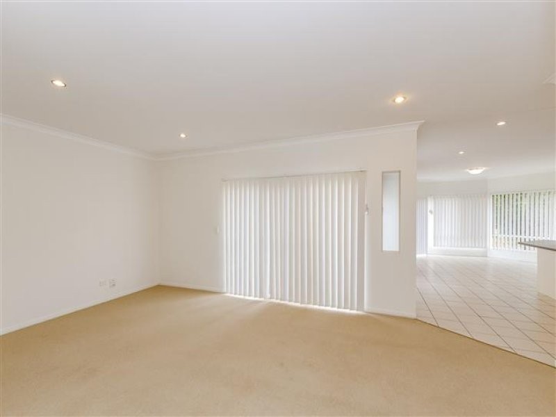 16 Viewpoint Way, New Auckland QLD 4680