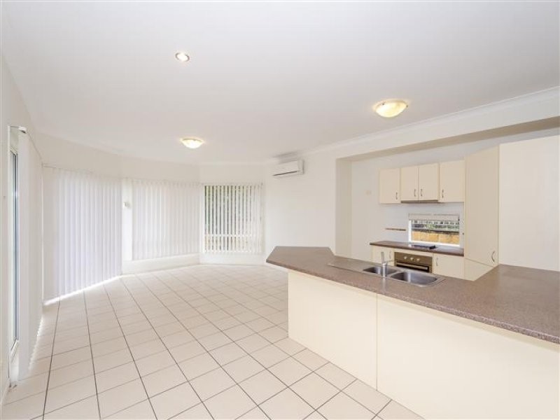 16 Viewpoint Way, New Auckland QLD 4680