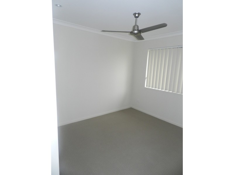 32 Creekview Close, New Auckland QLD 4680