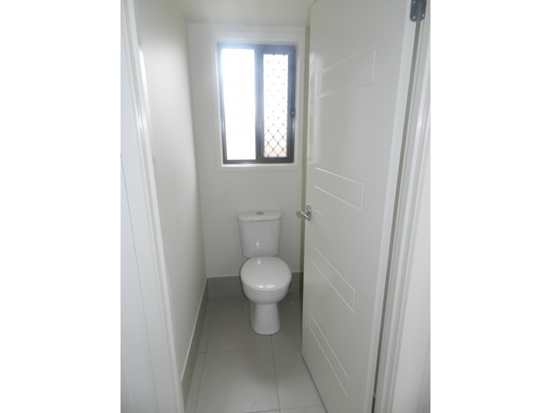 32 Creekview Close, New Auckland QLD 4680