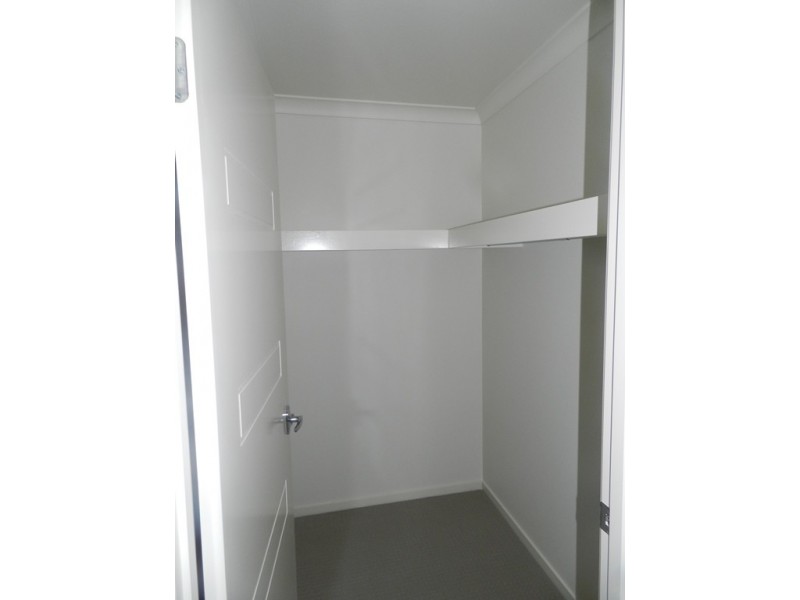 32 Creekview Close, New Auckland QLD 4680