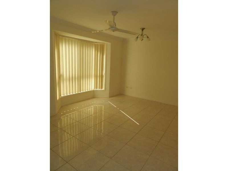5 Daydream Drive, Clinton QLD 4680
