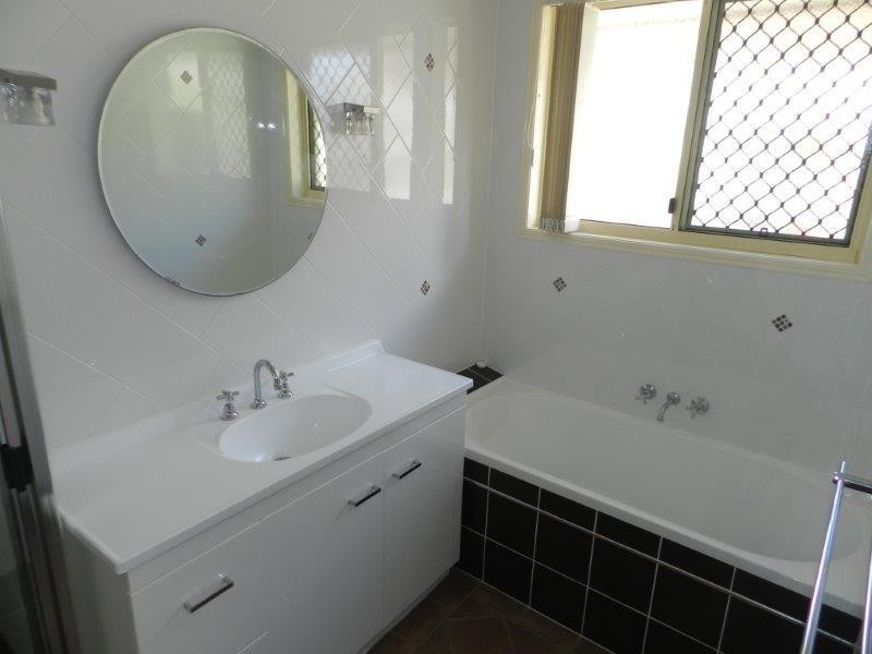 5 Daydream Drive, Clinton QLD 4680