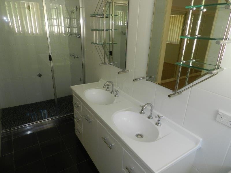 5 Daydream Drive, Clinton QLD 4680