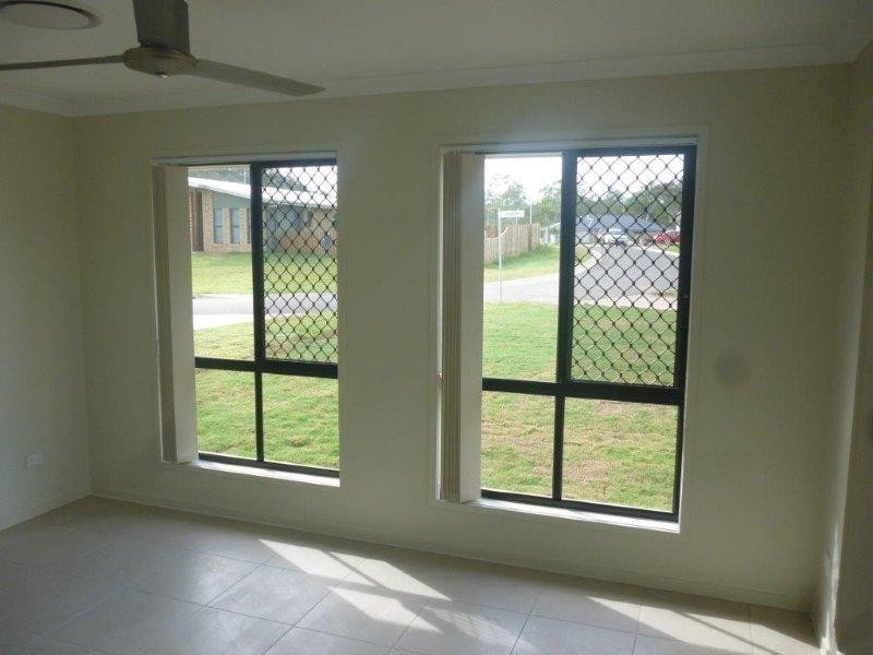 2 Robinson Place, Kirkwood QLD 4680