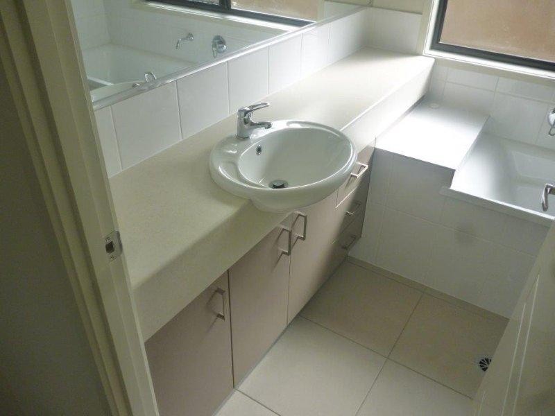 2 Robinson Place, Kirkwood QLD 4680