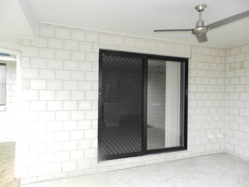 2 Robinson Place, Kirkwood QLD 4680