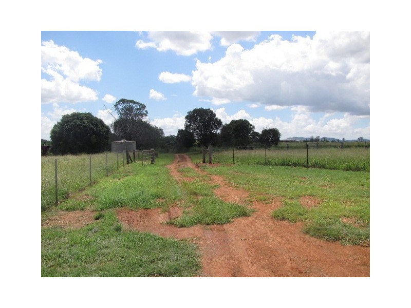 50 Shaws Road, Mount Larcom QLD 4695