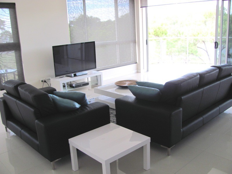 10/2 The Promenade, Boyne Island QLD 4680