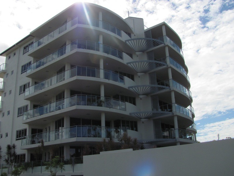 10/2 The Promenade, Boyne Island QLD 4680