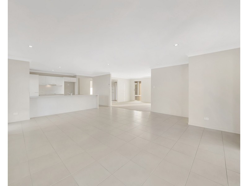 1 Christian Court, Glen Eden QLD 4680