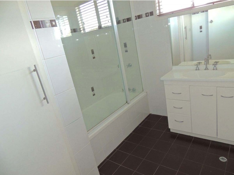 4 Gannet Street, New Auckland QLD 4680