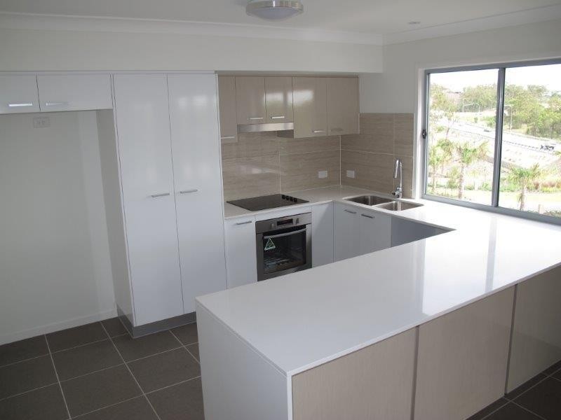 13 Florey Place, Kirkwood QLD 4680