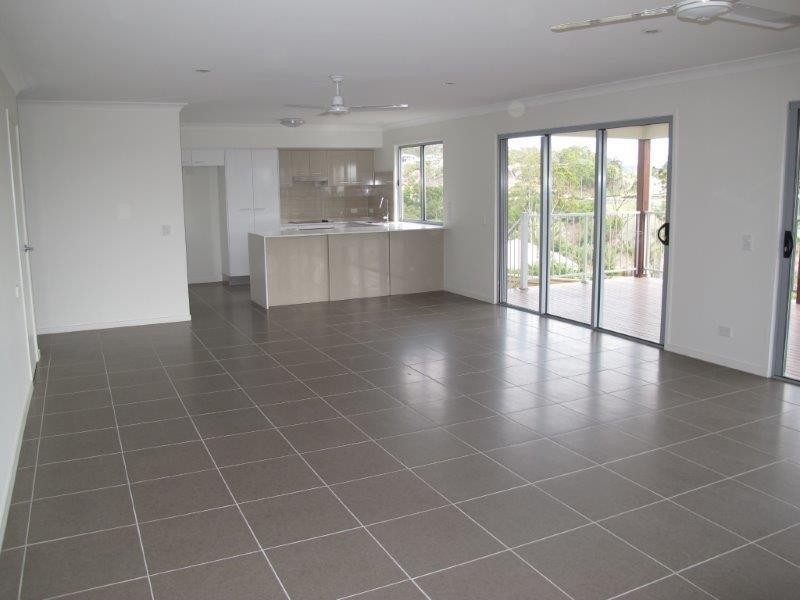 13 Florey Place, Kirkwood QLD 4680