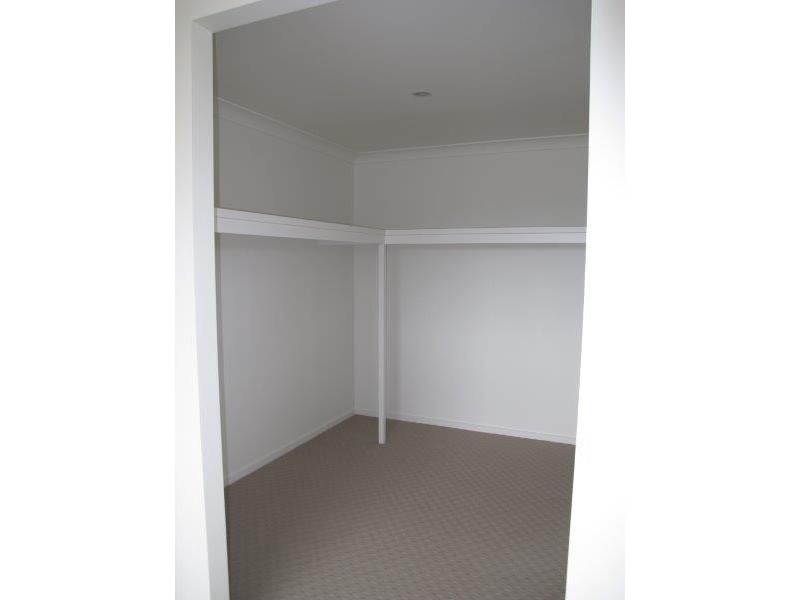 13 Florey Place, Kirkwood QLD 4680