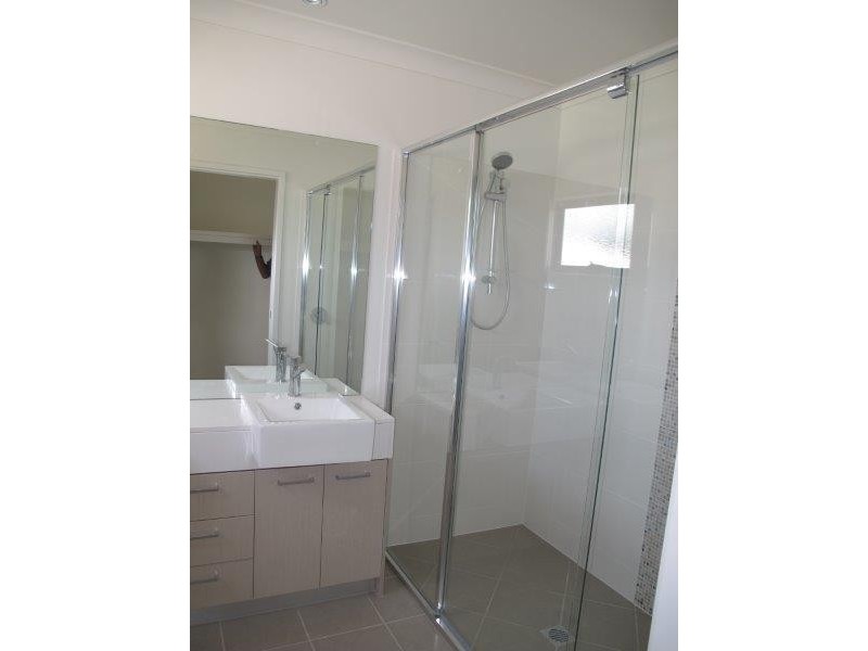 13 Florey Place, Kirkwood QLD 4680