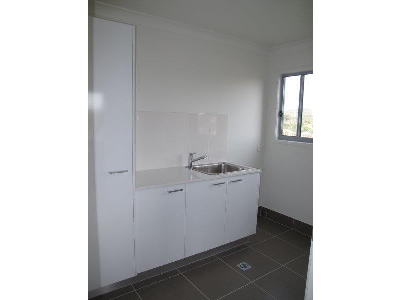 13 Florey Place, Kirkwood QLD 4680