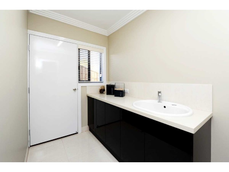 48 Koowin Drive, Kirkwood QLD 4680