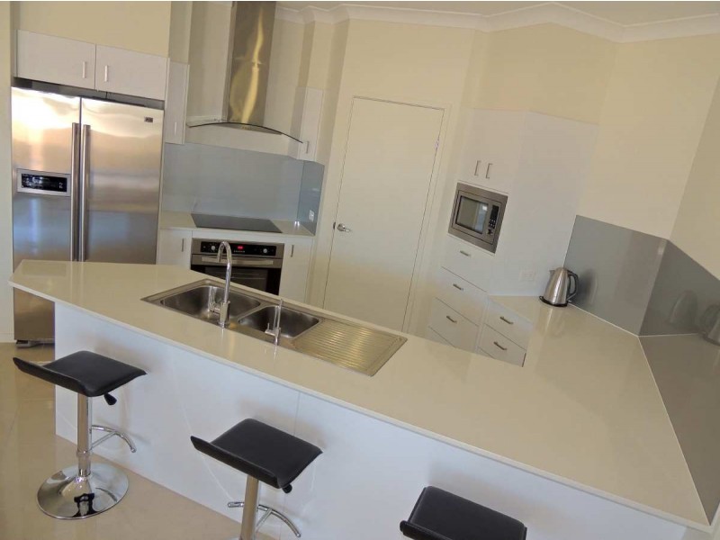 5 Palmerston Court, New Auckland QLD 4680