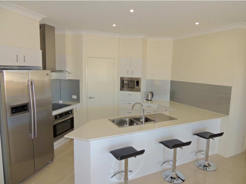 5 Palmerston Court, New Auckland QLD 4680