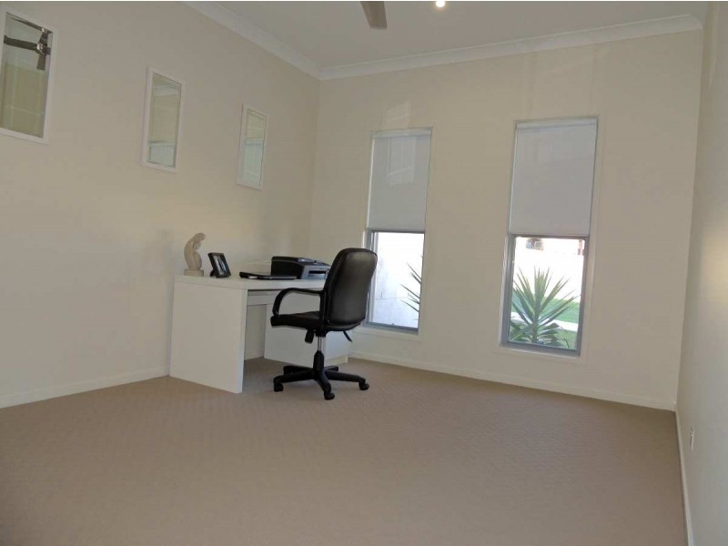 5 Palmerston Court, New Auckland QLD 4680