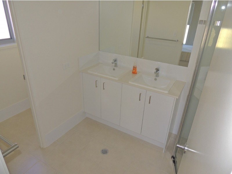 5 Palmerston Court, New Auckland QLD 4680