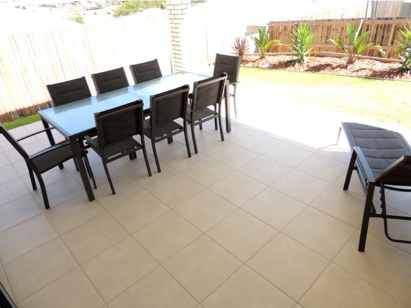 5 Palmerston Court, New Auckland QLD 4680