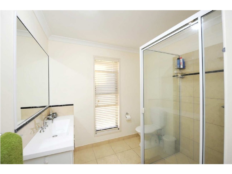 5 Victoria Avenue, Glen Eden QLD 4680