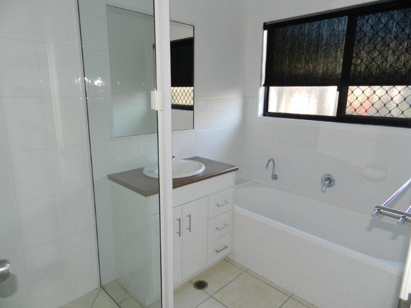 23 Larcom Rise, West Gladstone QLD 4680