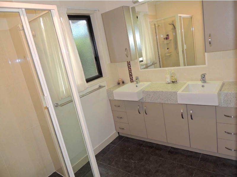 27 Dolphin Terrace, South Gladstone QLD 4680