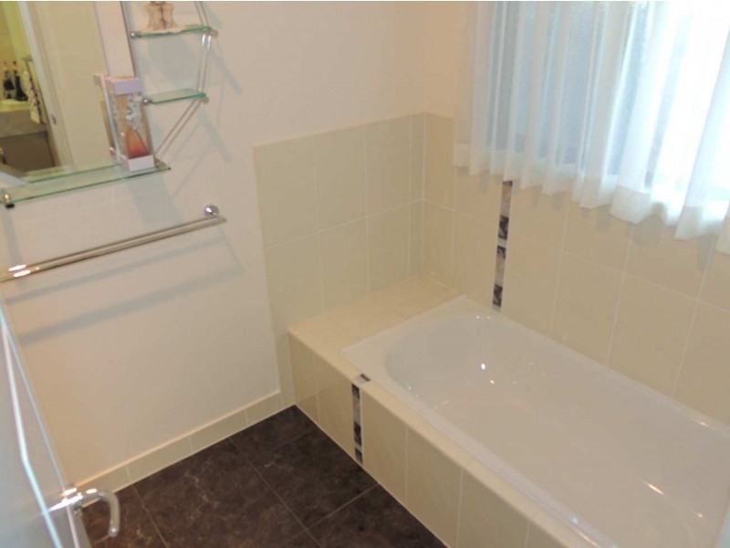 27 Dolphin Terrace, South Gladstone QLD 4680