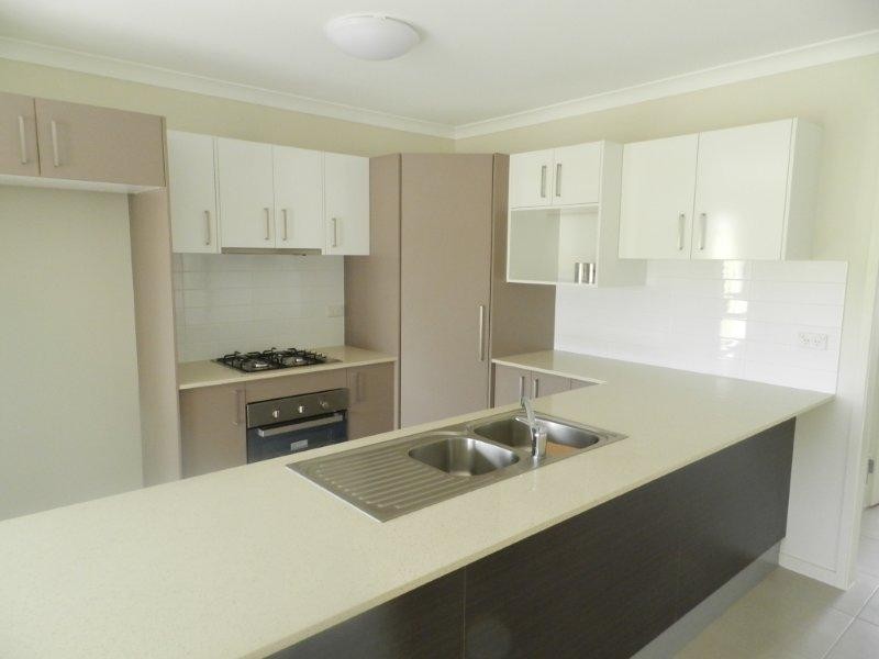 2 Robinson Place, New Auckland QLD 4680