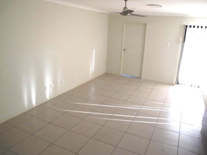 2 Robinson Place, New Auckland QLD 4680