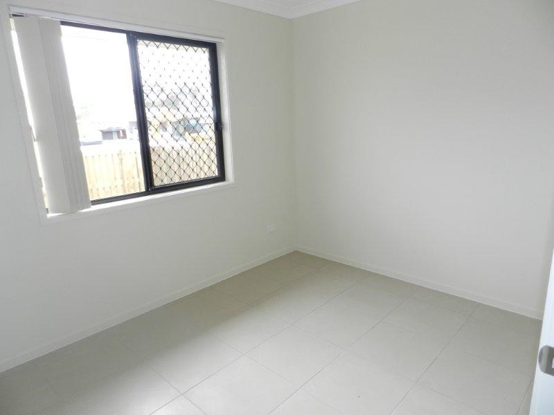 2 Robinson Place, New Auckland QLD 4680