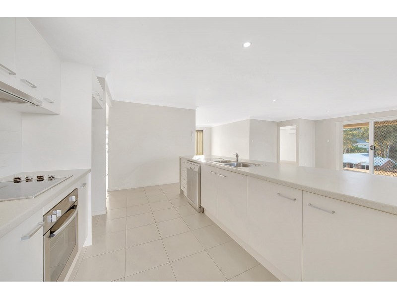 1 Christian Court, Glen Eden QLD 4680