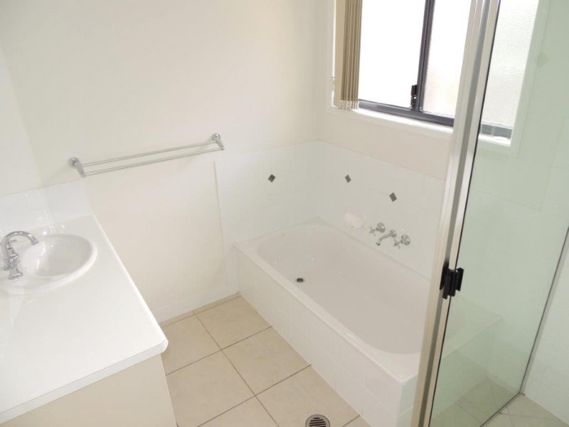 16 Bridgeman Place, New Auckland QLD 4680