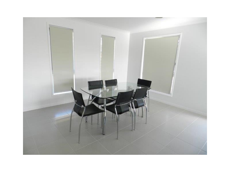 2/1 Scorpius Place, Telina QLD 4680