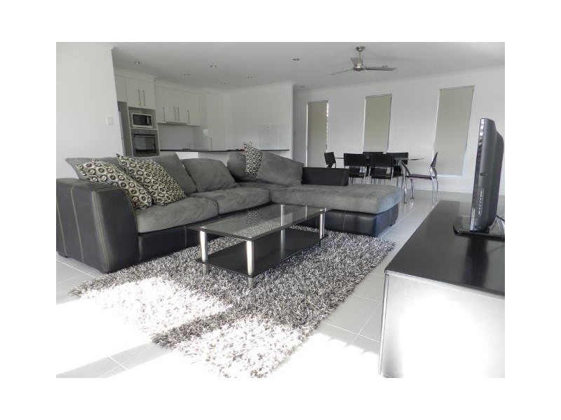 2/1 Scorpius Place, Telina QLD 4680