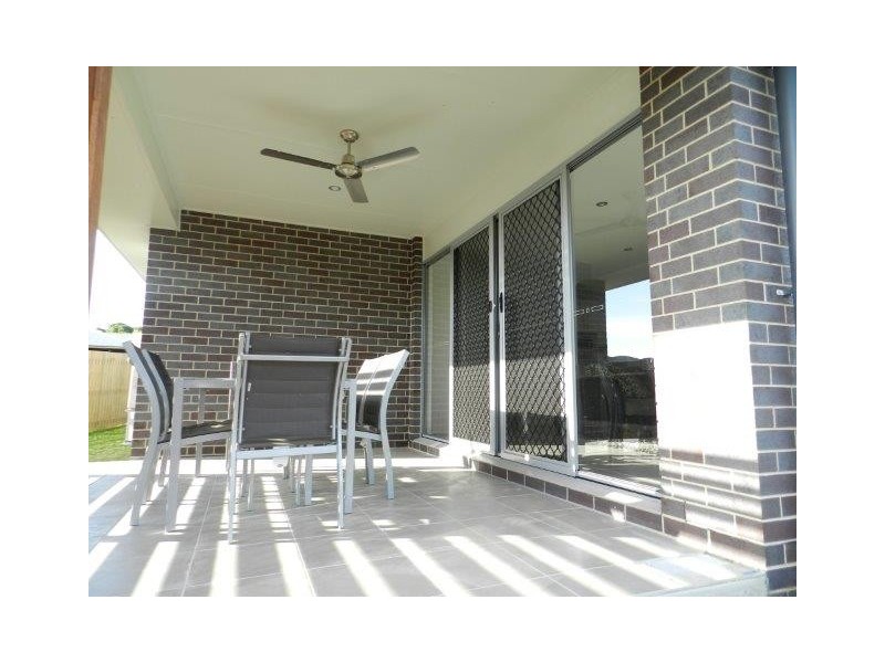 2/1 Scorpius Place, Telina QLD 4680