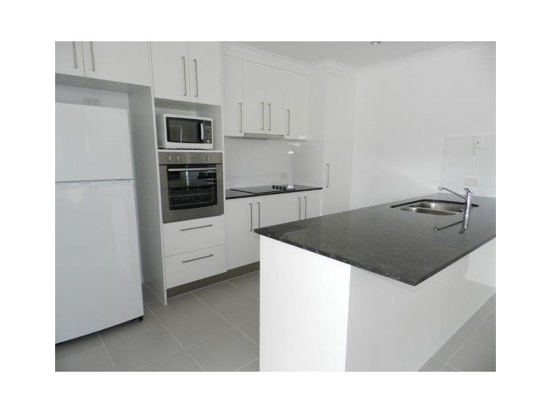 2/1 Scorpius Place, Telina QLD 4680