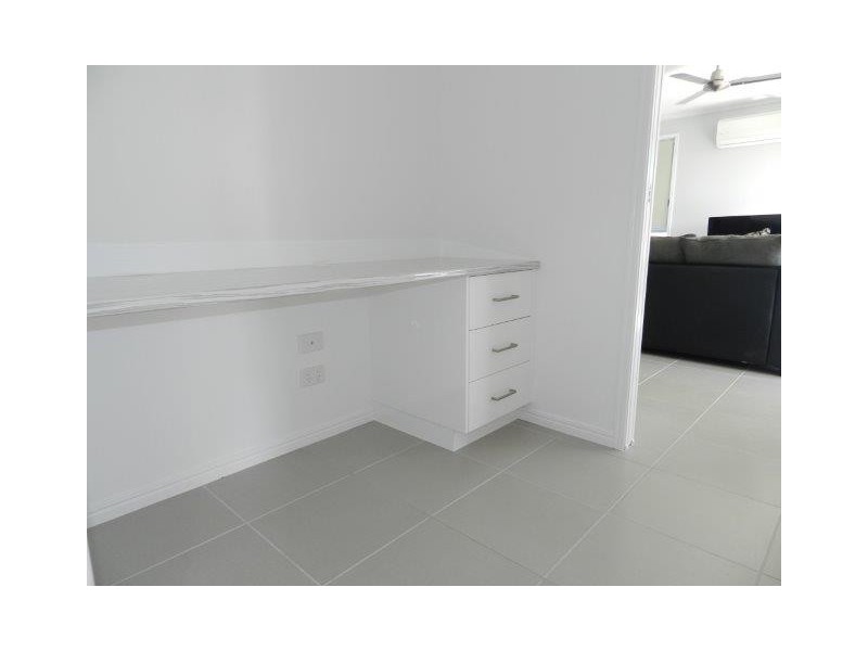 2/1 Scorpius Place, Telina QLD 4680