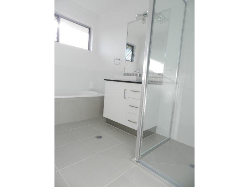 2/1 Scorpius Place, Telina QLD 4680