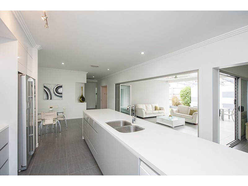 11 Bacall Street, West Gladstone QLD 4680