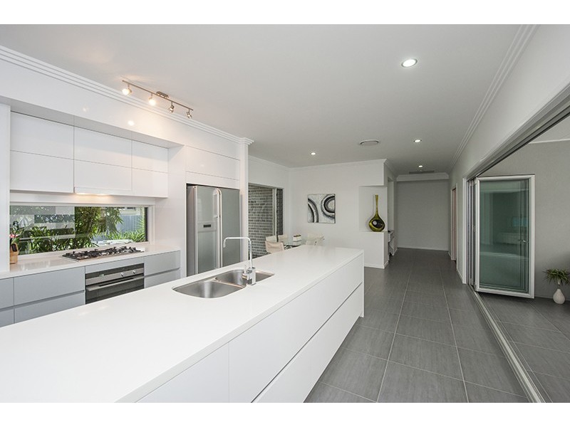11 Bacall Street, West Gladstone QLD 4680