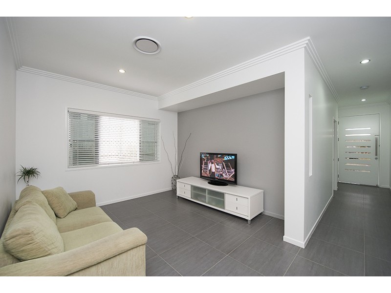 11 Bacall Street, West Gladstone QLD 4680